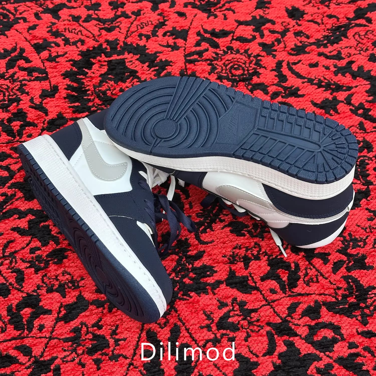 کتانی زنانه نایک ایر جردن 1 ساقدار سفید سرمه ای طوسی | Nike Air jordan 1 — تصویر ۴