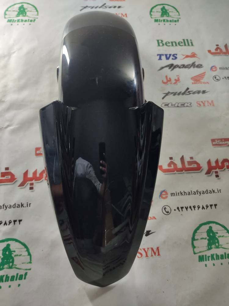 قاب (کاور فلاپ) گلگیر جلو موتور اپاچی 200 مشکی اصلی — تصویر ۲