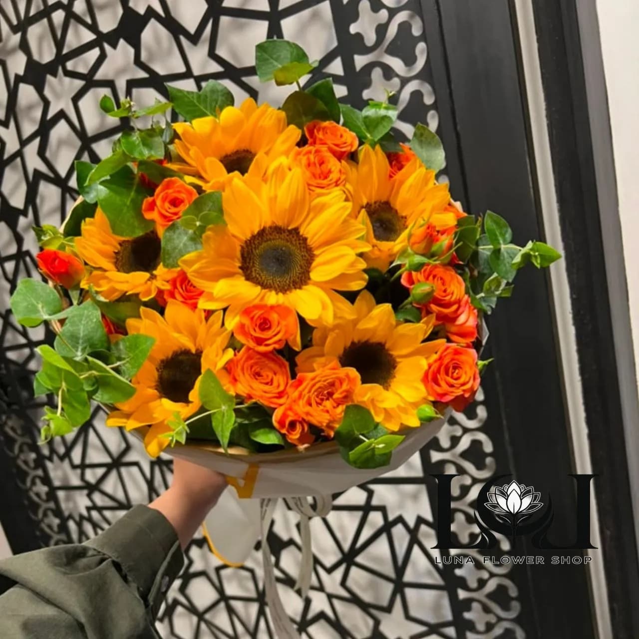 دسته گل آفتابگردان و رز مینیاتوری DL213