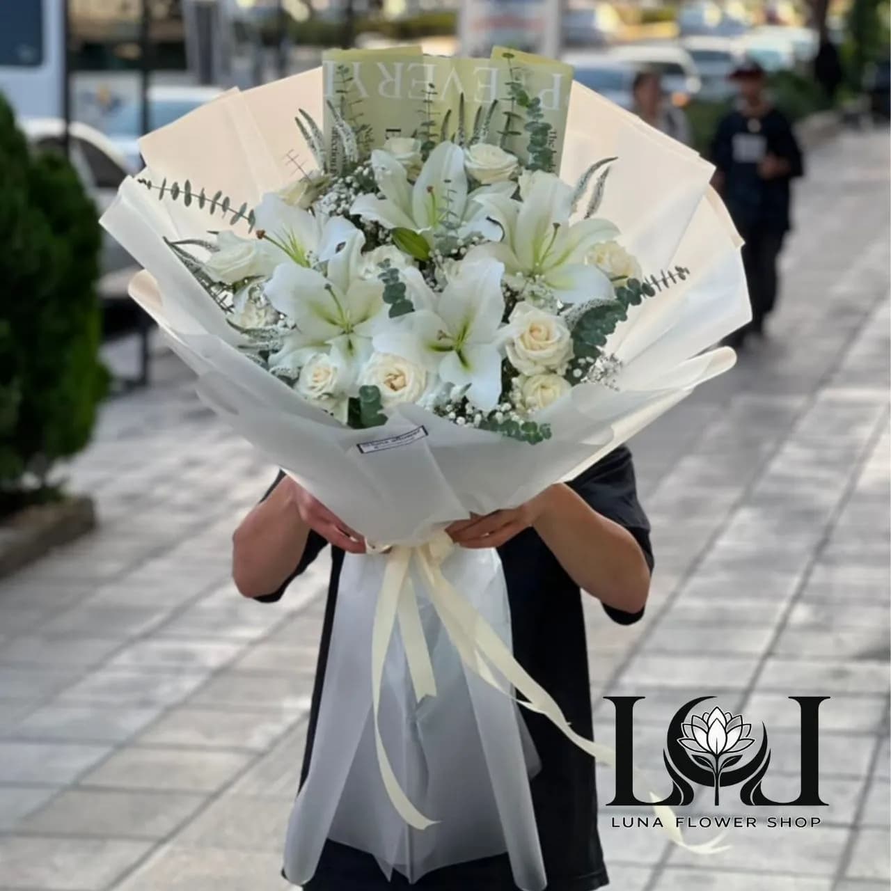 دسته گل طبیعی لیلیوم و رز DL204