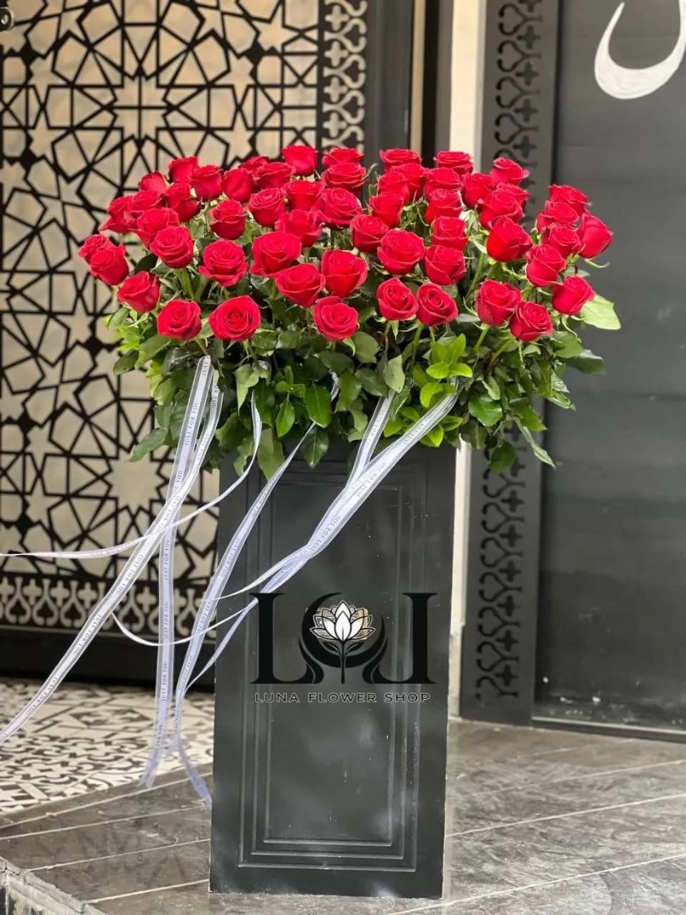 باکس گل طبیعی رز قرمز ۶۰ شاخه BL203