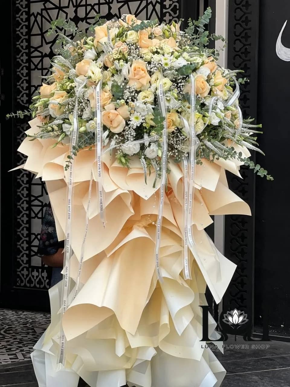 دسته گل طبیعی ایستاده رز ترکیبی DL200