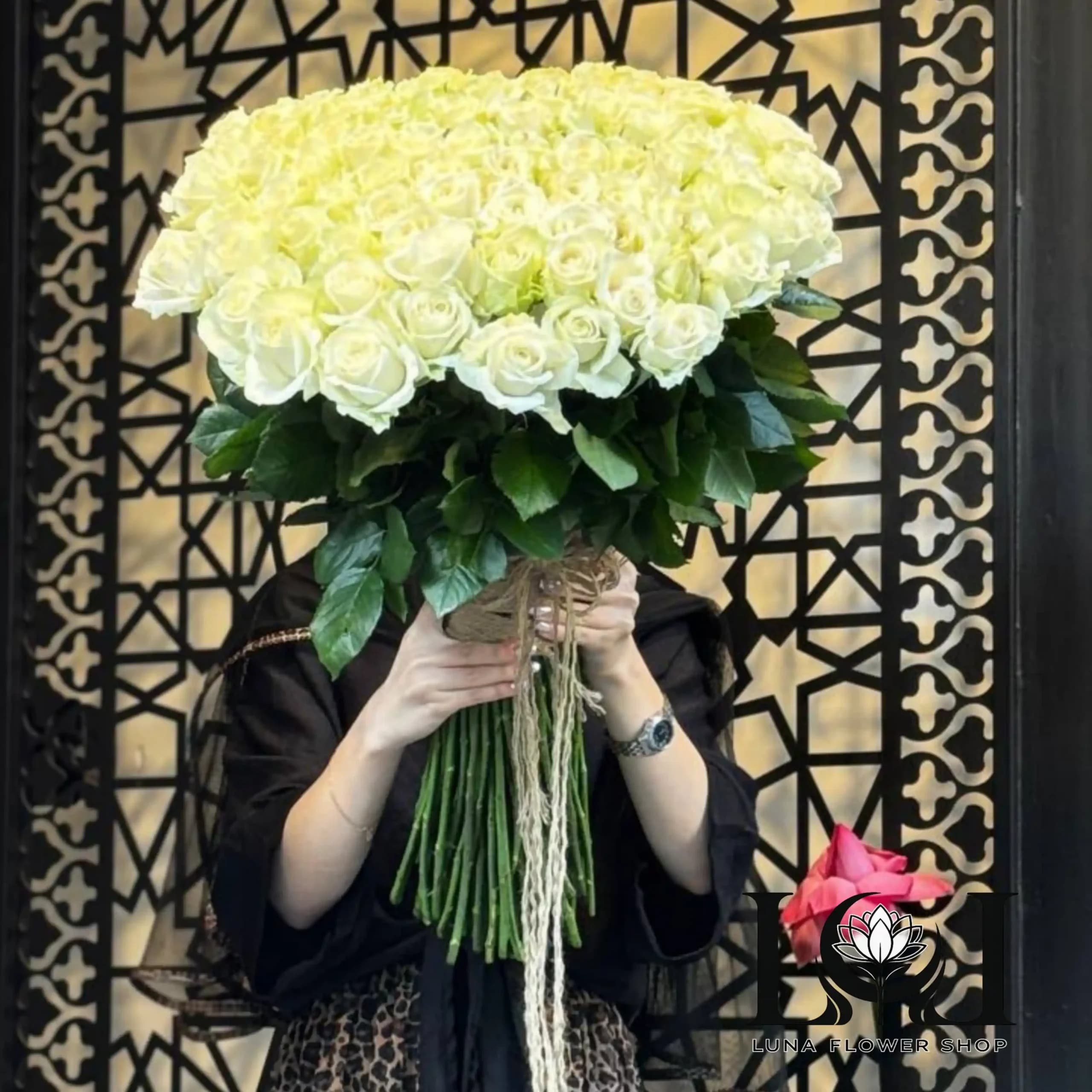 دسته گل رز هلندی سفید ۶۰ شاخه