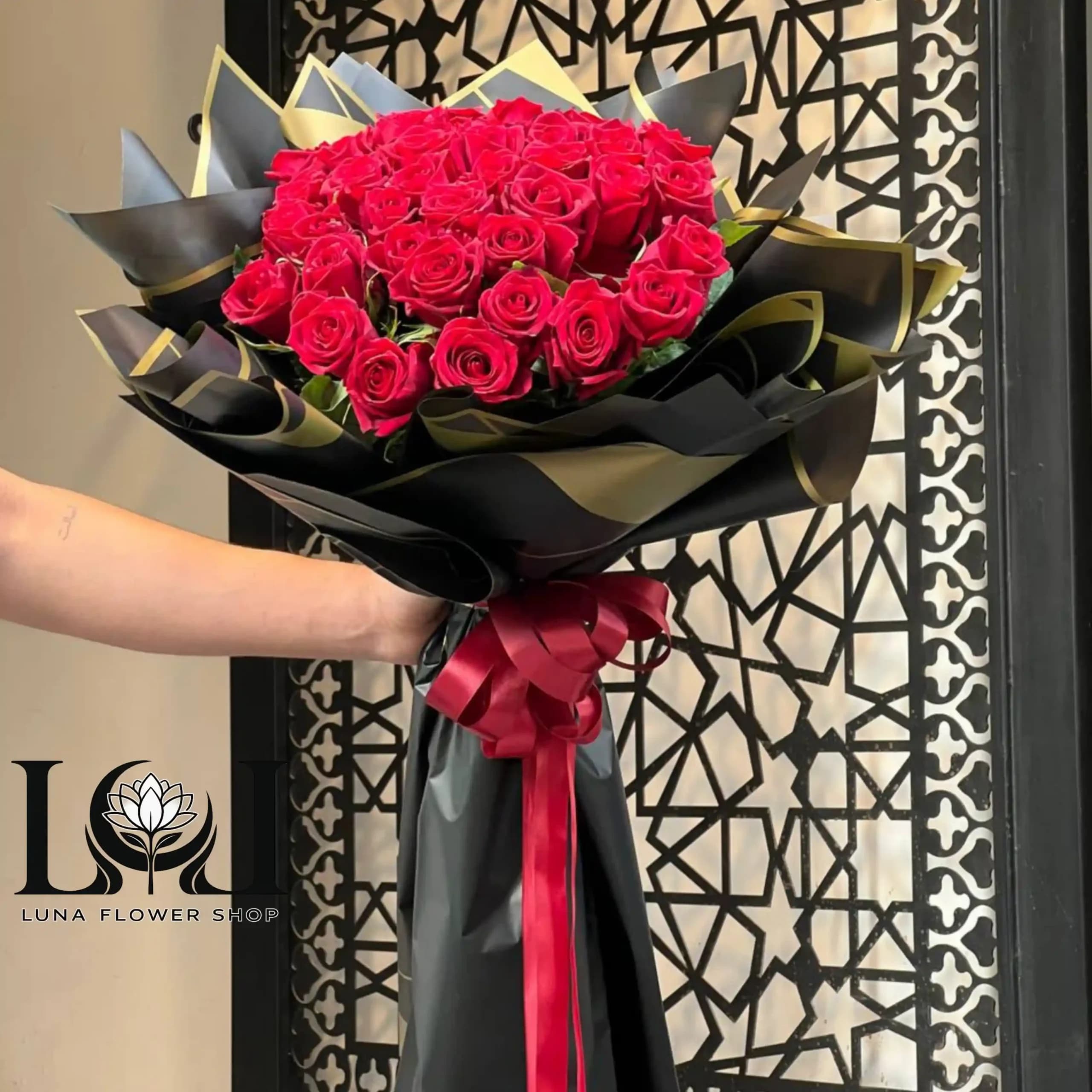 دسته گل ۲۰ شاخه رز قرمز DL164
