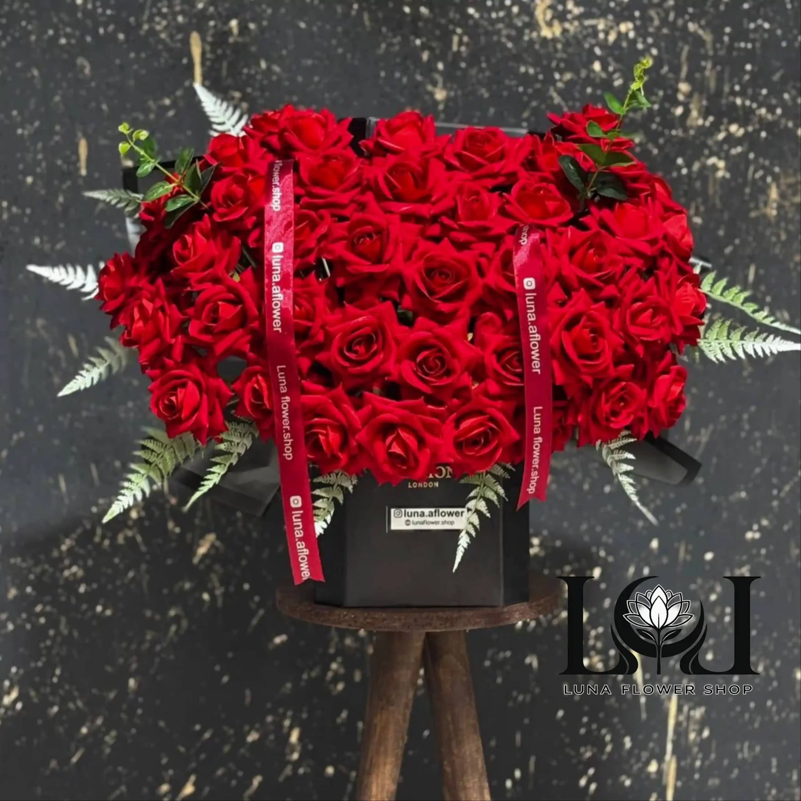 باکس گل رز مصنوعی قرمز AL120