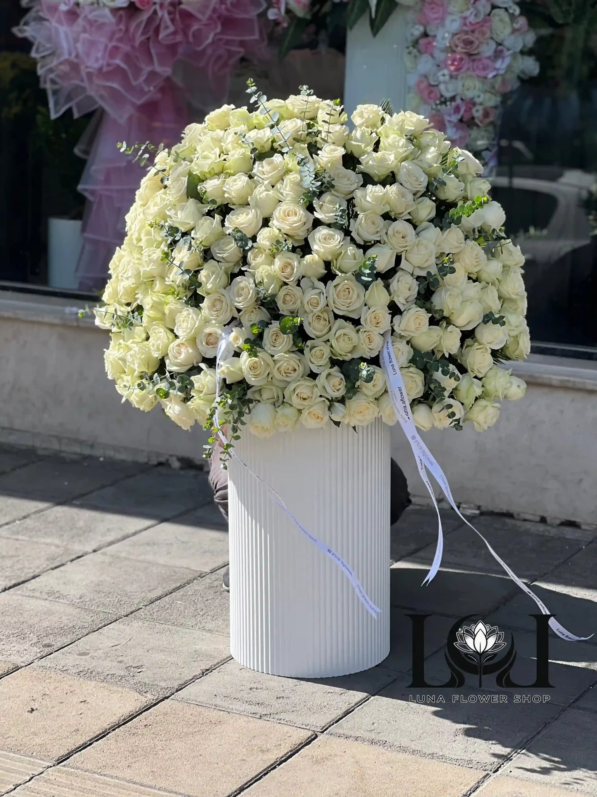 باکس گل رز سفید BL106