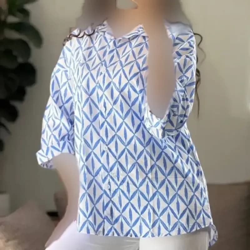 شومیز طرح دار جلو دکمه آستین پاکتی پارچه پری ترک فری سایز — تصویر ۲