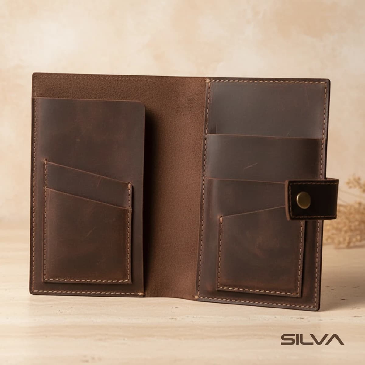 کیف پاسپورت چرم طبیعی مدل Passport Bag 28 | سیلوا چرم — تصویر ۳