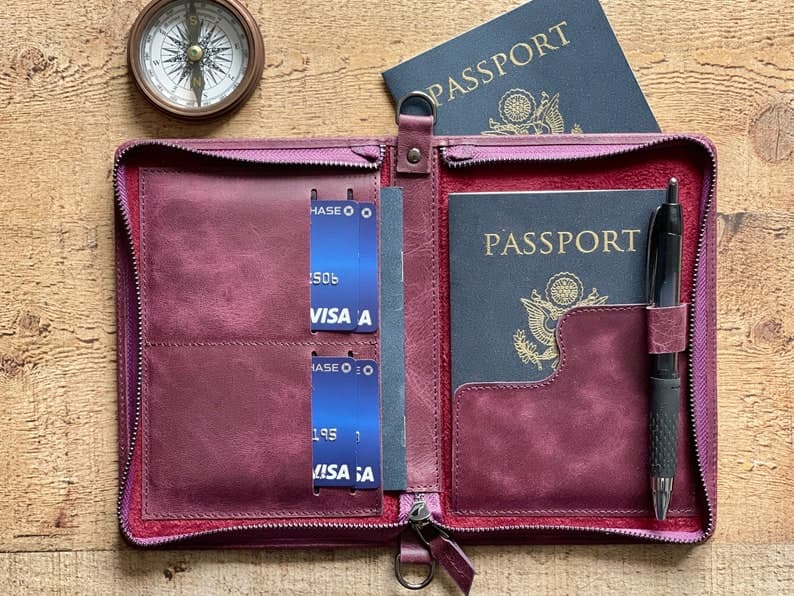 کیف پاسپورت چرم طبیعی مدل Passport Bag 23 | سیلوا چرم — تصویر ۷