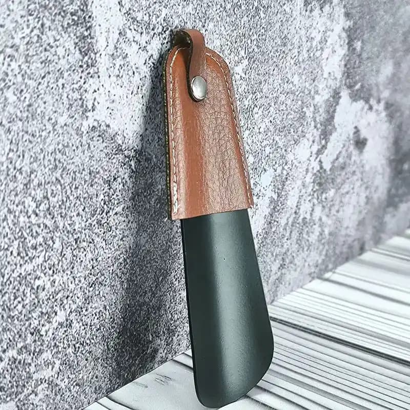 پاشنه کش جیبی فلزی با دسته چرمی