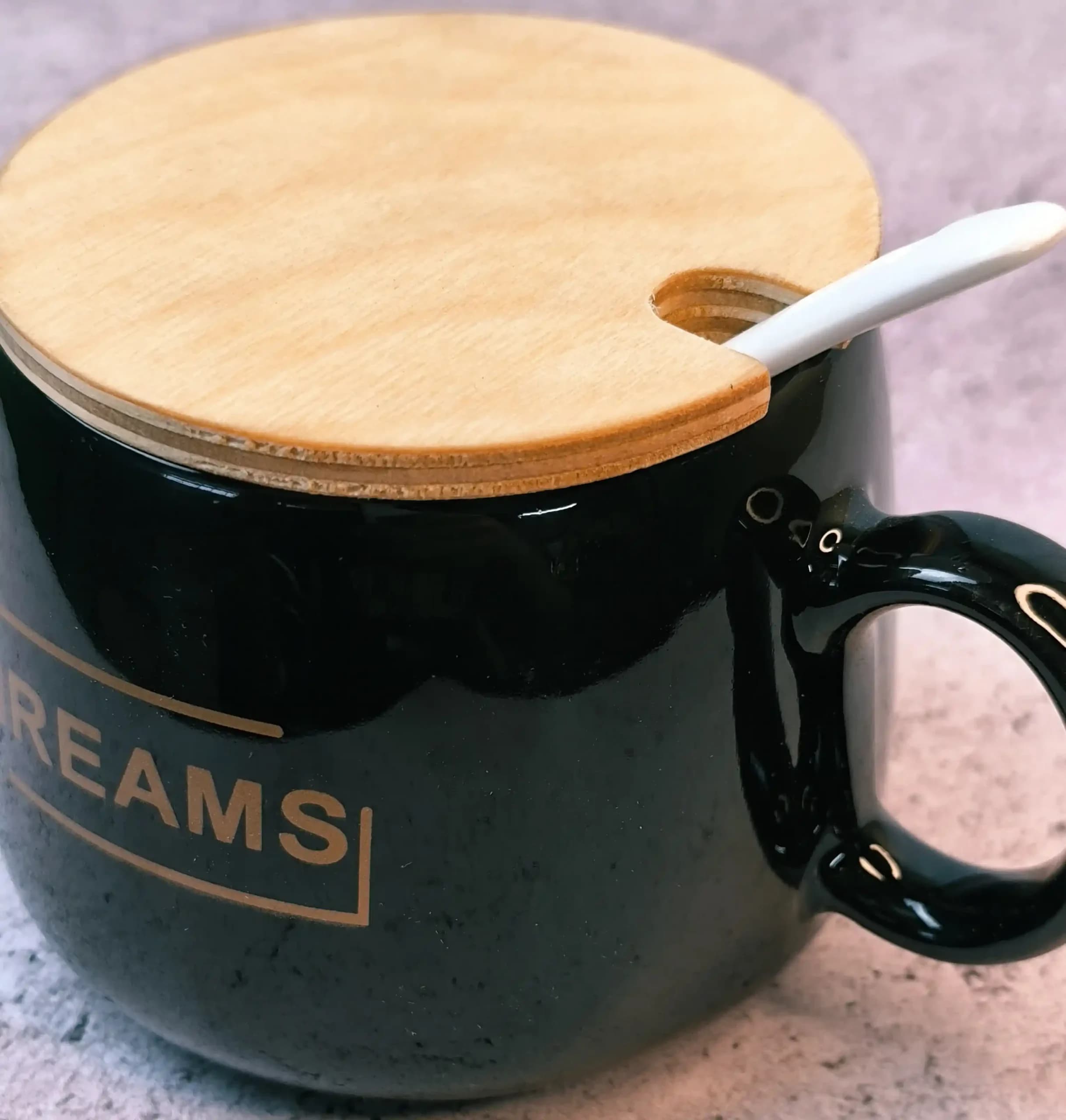 ماگ درب چوبی قاشق دار طرح DREAMS — تصویر ۲