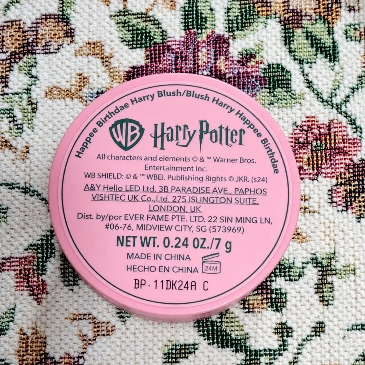 رژگونه پودری شیگلم SHEGLAM مدل Happee Birthdae Harry رنگ صورتی — تصویر ۳
