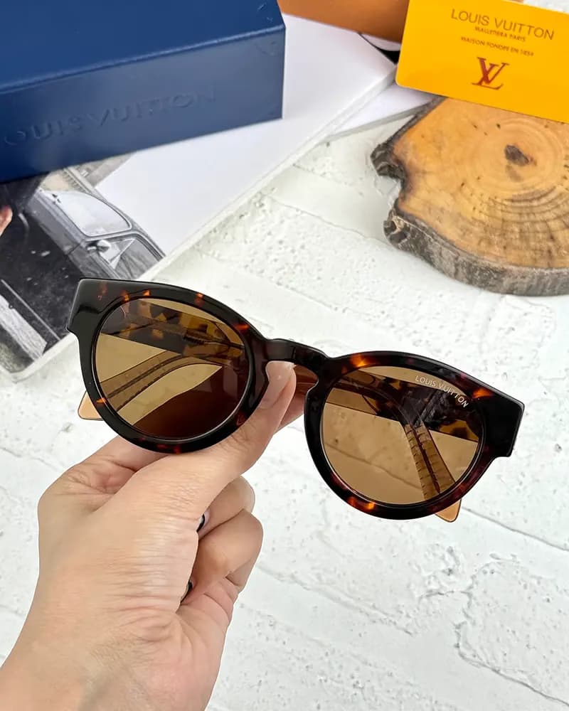 عینک آفتابی زنانه لویس ویتون مدل LOUIS VUITTON Z2062 — تصویر ۵