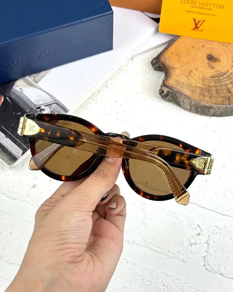 عینک آفتابی زنانه لویس ویتون مدل LOUIS VUITTON Z2062 — تصویر ۶