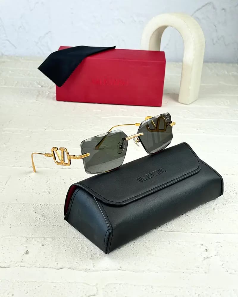 عینک آفتابی زنانه والنتینو مدل VALENTINO VA5034 — تصویر ۳
