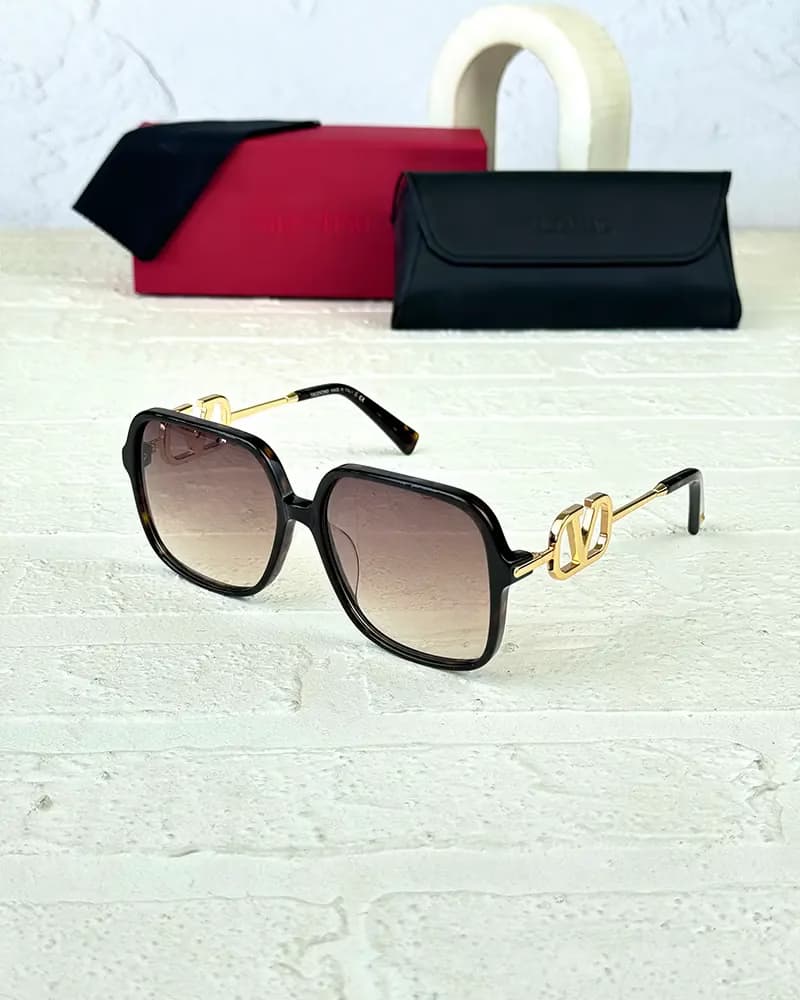 عینک آفتابی زنانه والنتينو مدل VALENTINO VA4101 — تصویر ۳