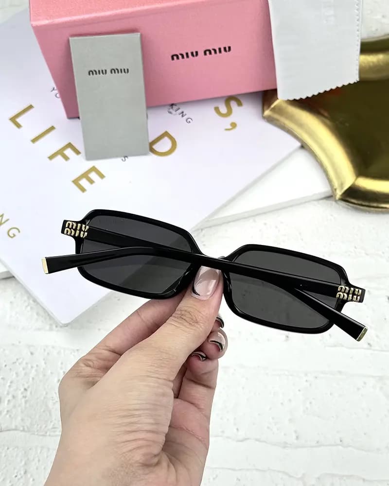 عینک آفتابی زنانه میومیو مدل MIU MIU SMU 11ZS-F — تصویر ۵