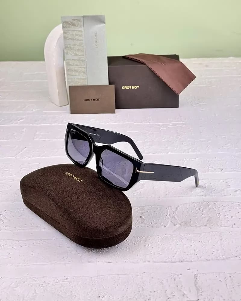 عینک آفتابی زنانه تامفورد مدل Tom Ford FT0989