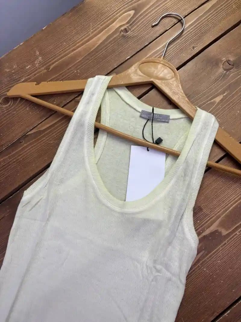 تاپ زنانه کرم روشن ریب جذب یقه گرد Zara — تصویر ۲