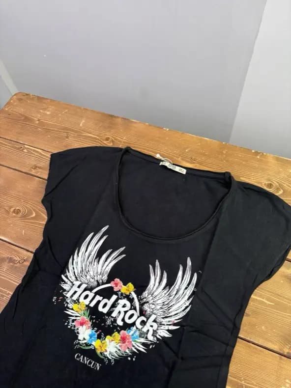 تیشرت زنانه مشکی طرح Hard Rock — تصویر ۲