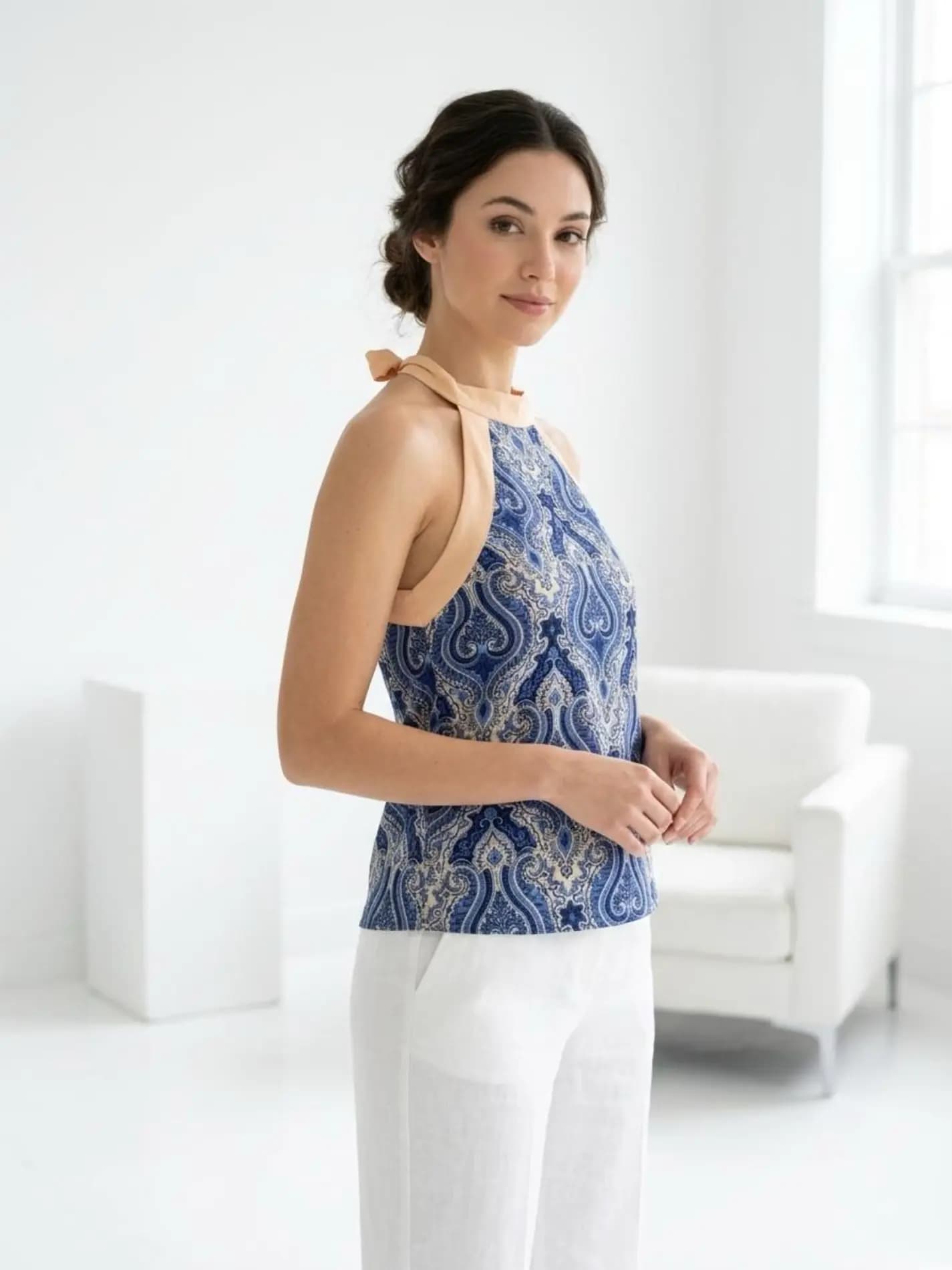 تاپ هالتر زنانه طرح اسلیمی آبی — تصویر ۳
