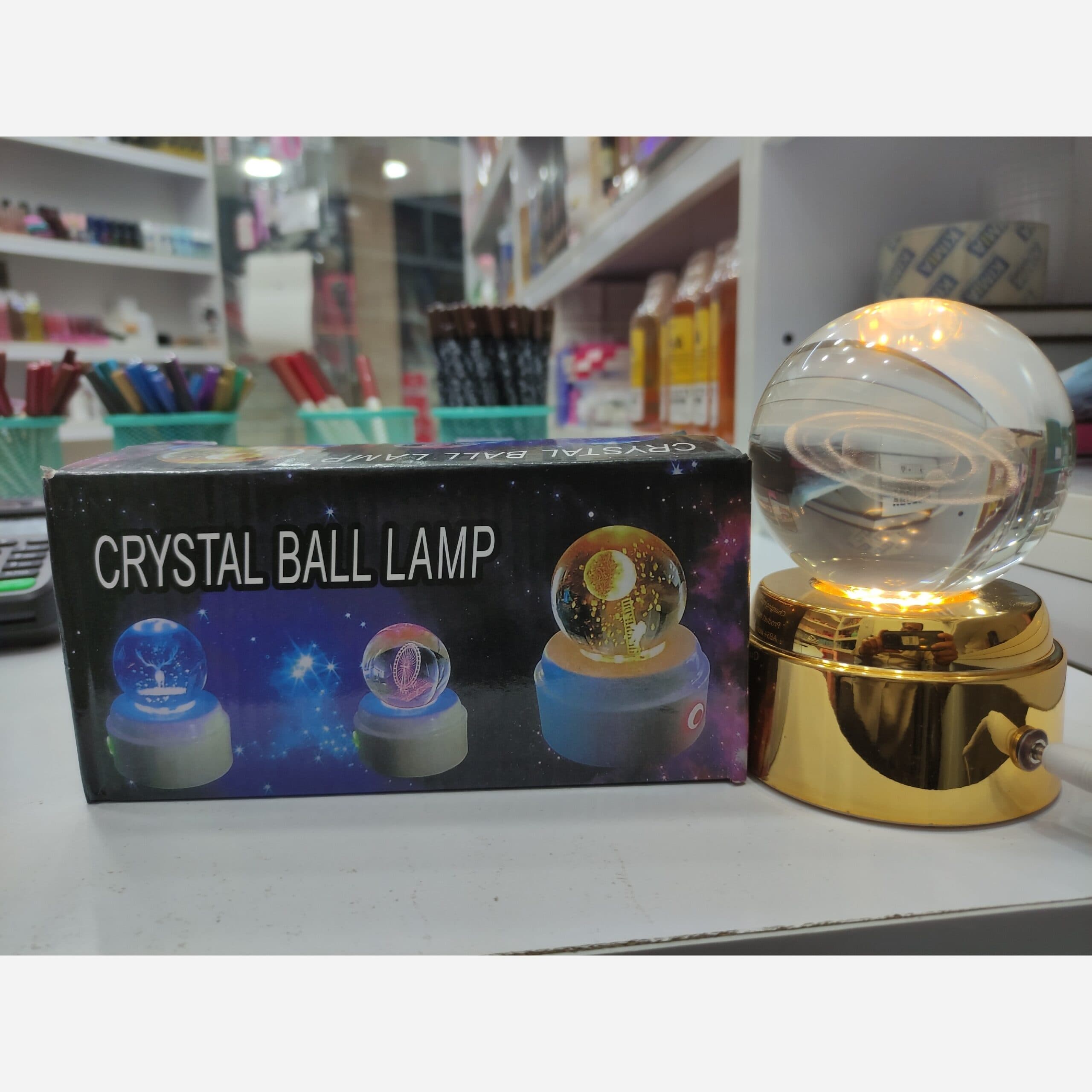 چراغ خواب گوی کریستالی طرح ماه و منظومه با پایه برقی قطر 8 سانت مبلمان فرنا مدل 1148727 — تصویر ۲