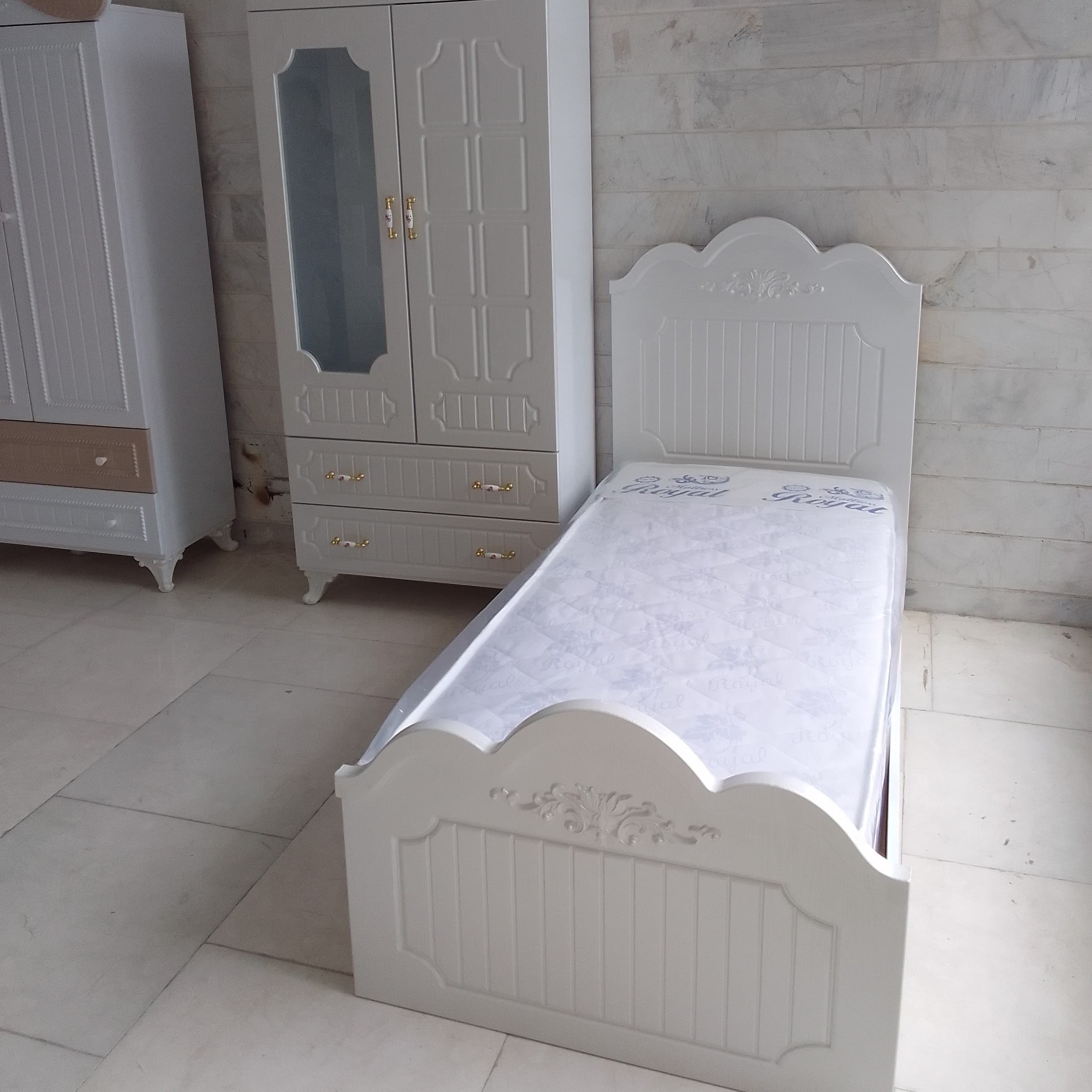 کمد و تخت نوجوان و تشک مبلمان فرنا مدل 1140762 — تصویر ۲