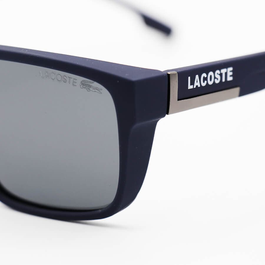 عینک آفتابی مستطیلی LACOSTE با فریم سرمه ای مات، عدسی پلاریزه و دودی تیره مدل 21065 — تصویر ۵