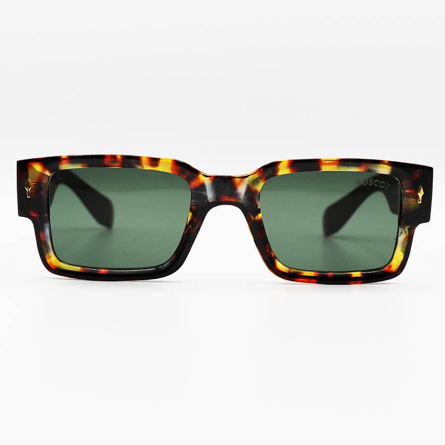 عینک آفتابی MOSCOT با فریم مستطیلی شکل، رنگ هاوانا، دسته قهوه ای و عدسی سبز تیره مدل 6028 — تصویر ۲