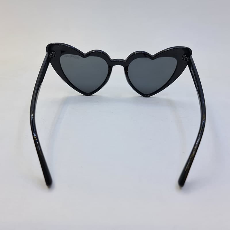 عینک آفتابی فانتزی با فریم قلبی مشکی رنگ برند Yves Saint Laurent مدل YSL01 — تصویر ۶