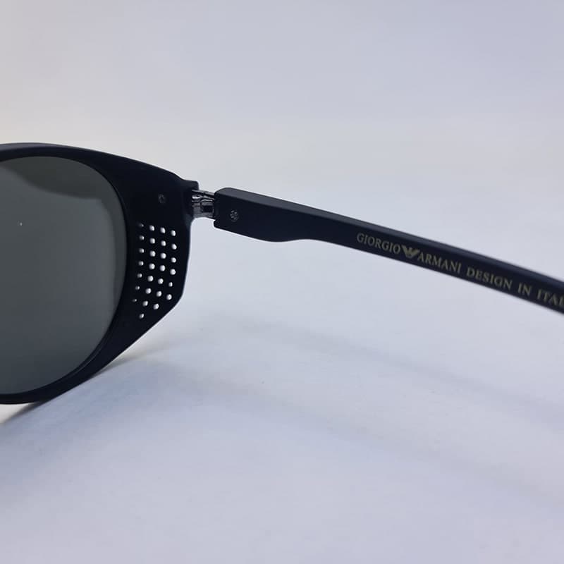عینک آفتابی Emporio Armani با رنگ فریم مشکی مات، بغل‌دار، شکل گرد و لنز آینه‌ای و نقره‌ای رنگ مدل 1807 — تصویر ۶