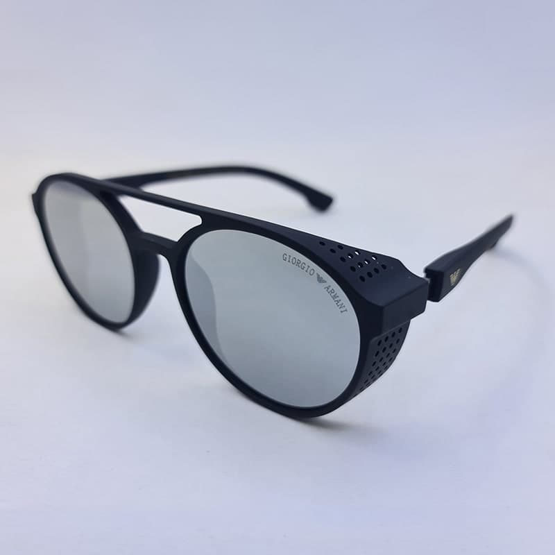 عینک آفتابی Emporio Armani با رنگ فریم مشکی مات، بغل‌دار، شکل گرد و لنز آینه‌ای و نقره‌ای رنگ مدل 1807 — تصویر ۴