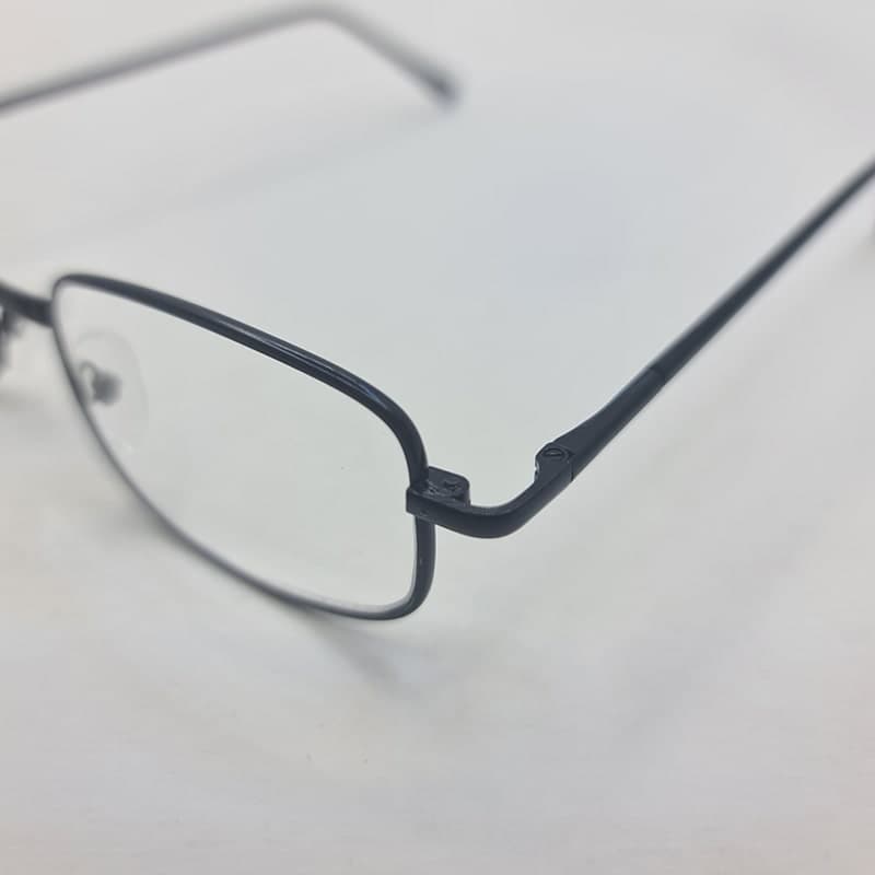 عینک مطالعه نمره +2.50 نزدیک بین با فریم فلزی، مستطیلی و مشکی مدل 510 — تصویر ۶