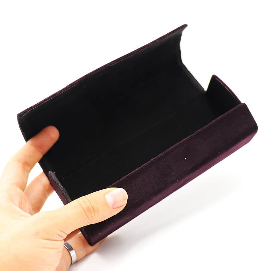 کیف عینک مگنتی از جنس مخمل نرم و رنگ بنفش تیره مدل 992574 — تصویر ۳