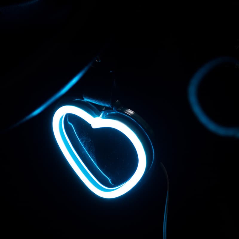 آویز تزئینی خودرو مدل سوریکاوا چراغدار blu طرح قلب — تصویر ۳