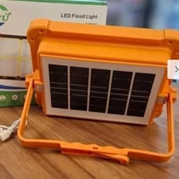 چراغ شارژی و خورشیدی 300 وات مگنتی 2 باطری مدل IP67 — تصویر ۴