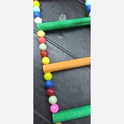 اسباب بازی پرنده مدل نردبان مهره دار طوطی 40سانتی عروس هلندی طوطی برزیلی گرینچیک راهب و… — تصویر ۳