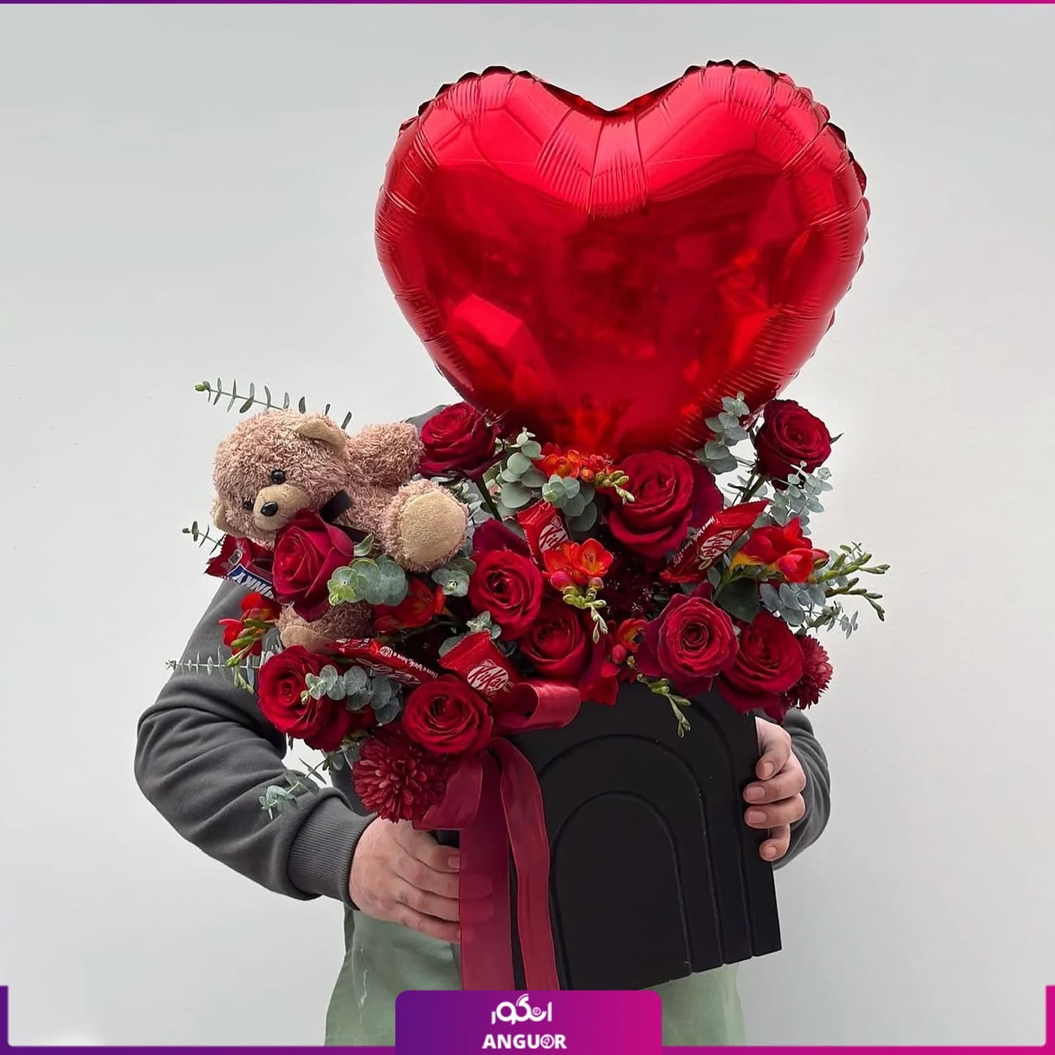 باکس گل ولنتاین خاص (شکلات، عروسک و بادکنک) — تصویر ۲