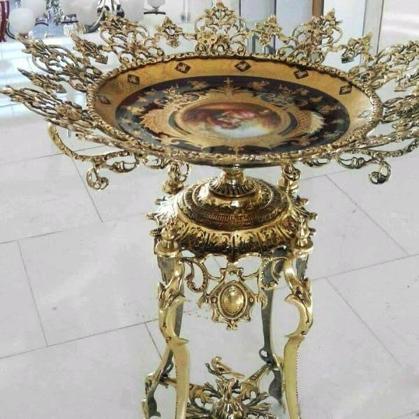میوه خوری کنار سالنی برنز — تصویر ۳