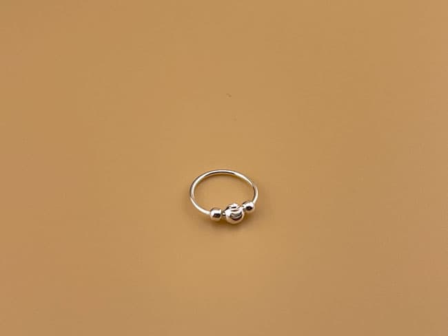 پیرسینگ سپتوم بینی نقره ای حلقه ای — تصویر ۲