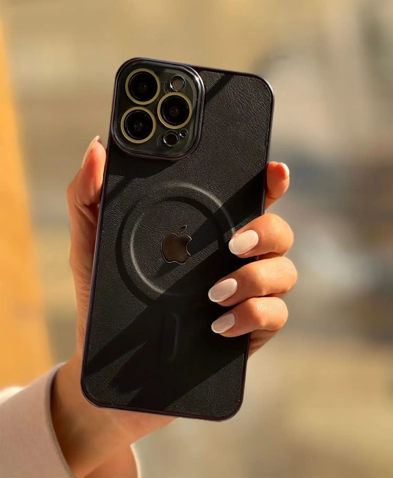 قاب چرمی مگسیفدار محافظ لنز دار Falcon گوشی آیفون 15 Pro Max — تصویر ۴