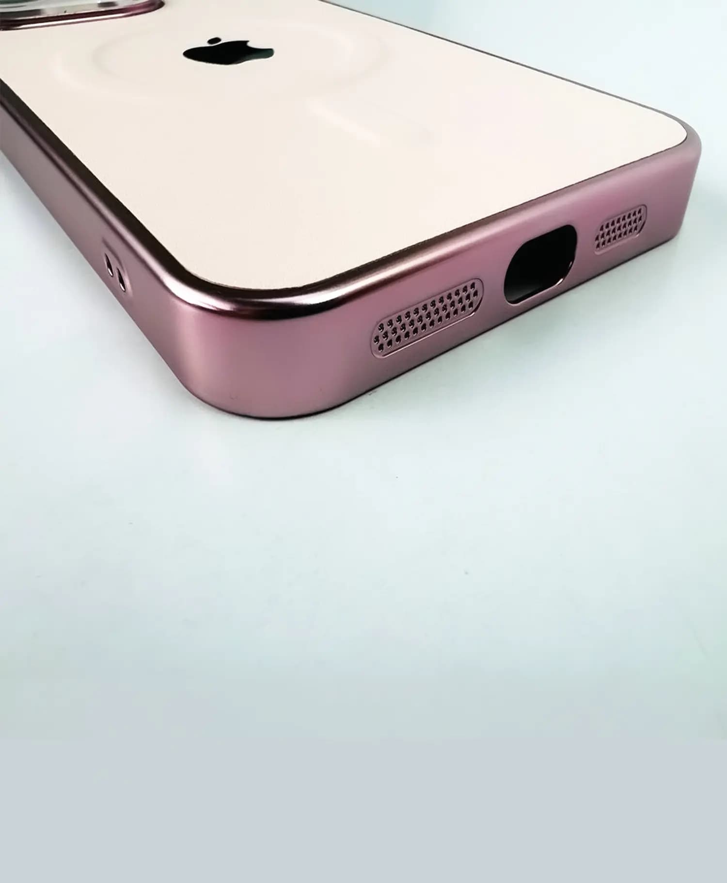 قاب چرمی مگسیفدار محافظ لنز دار Falcon گوشی آیفون 15 Pro Max — تصویر ۳
