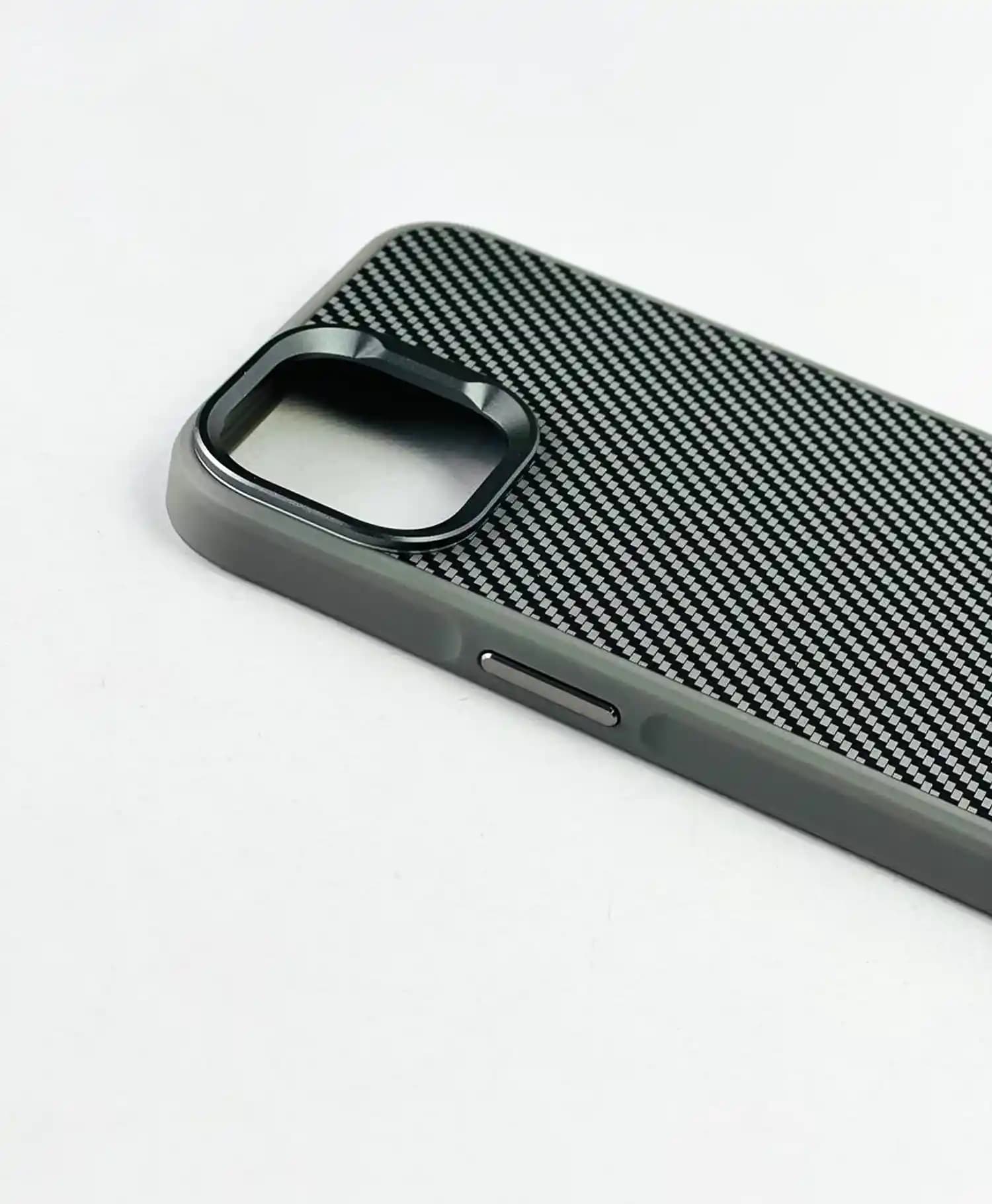 قاب کربنی سولادا گوشی موبایل آیفون Iphone 13 — تصویر ۴