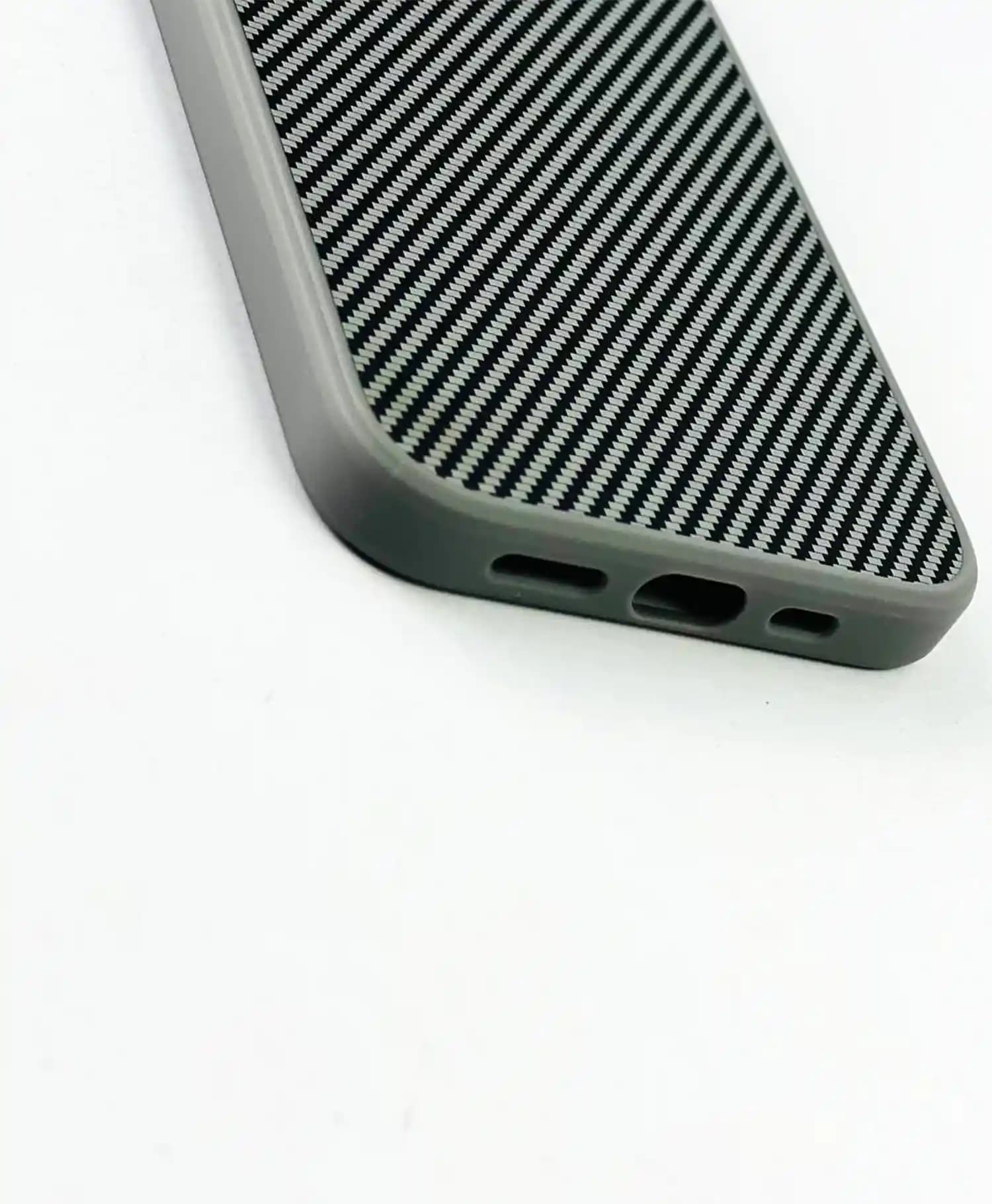 قاب کربنی سولادا گوشی موبایل آیفون Iphone 13 — تصویر ۳