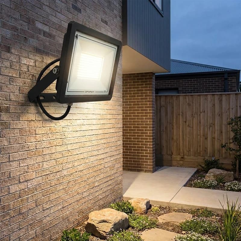 پروژکتور LED ضدآب شاهچراغ مدل آبان ظرفیت ۱۰۰ وات — تصویر ۳