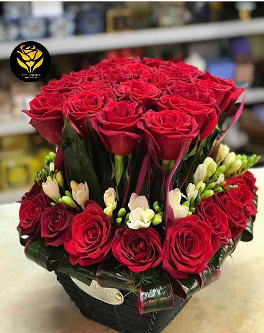 سبد گل رز چهار گوش کد 387