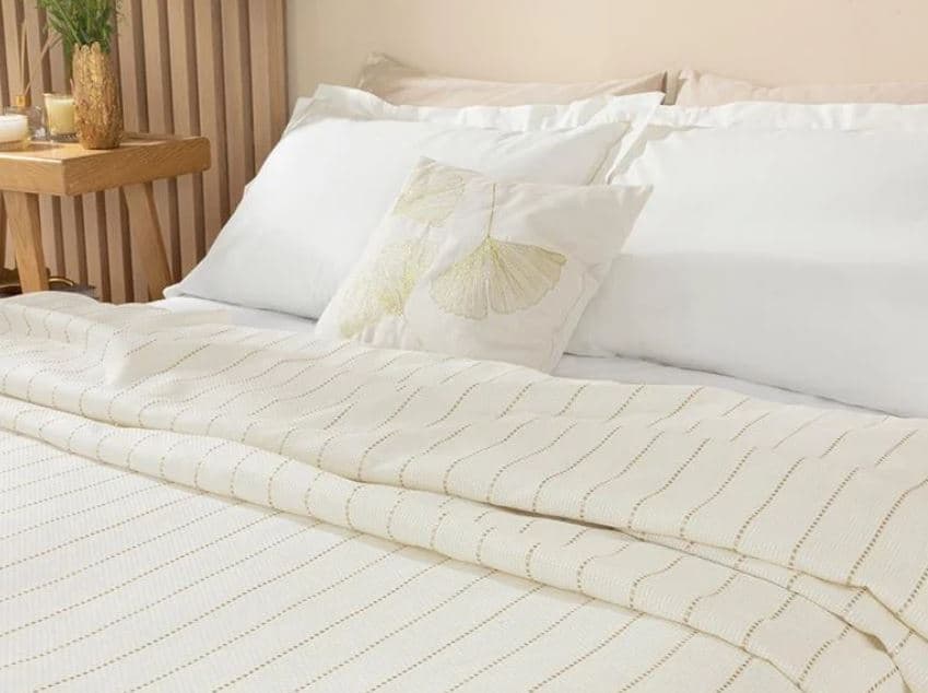 ست پیکه دونفره زری دوزی English Home Gold Stripe Simli Pamuk Viskon Çift Kişilik Pike Setiانگلیش هوم — تصویر ۴
