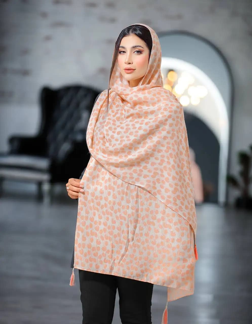 شال چاپی خیس پارچه سیا اسکارف منگوله دار کد 4138