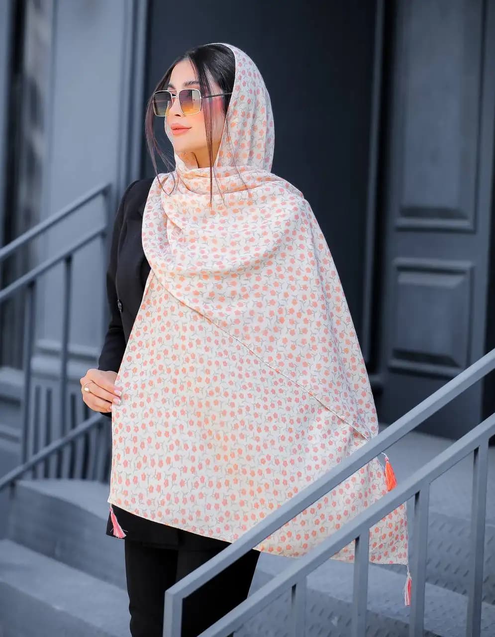 شال چاپی خیس پارچه سیا اسکارف منگوله دار کد 4137