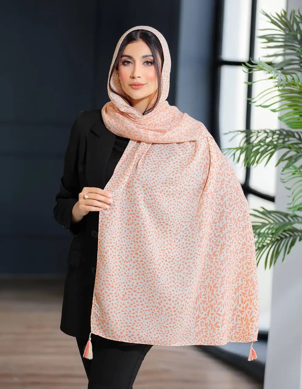 شال چاپی خیس پارچه سیا اسکارف منگوله دار کد 4135